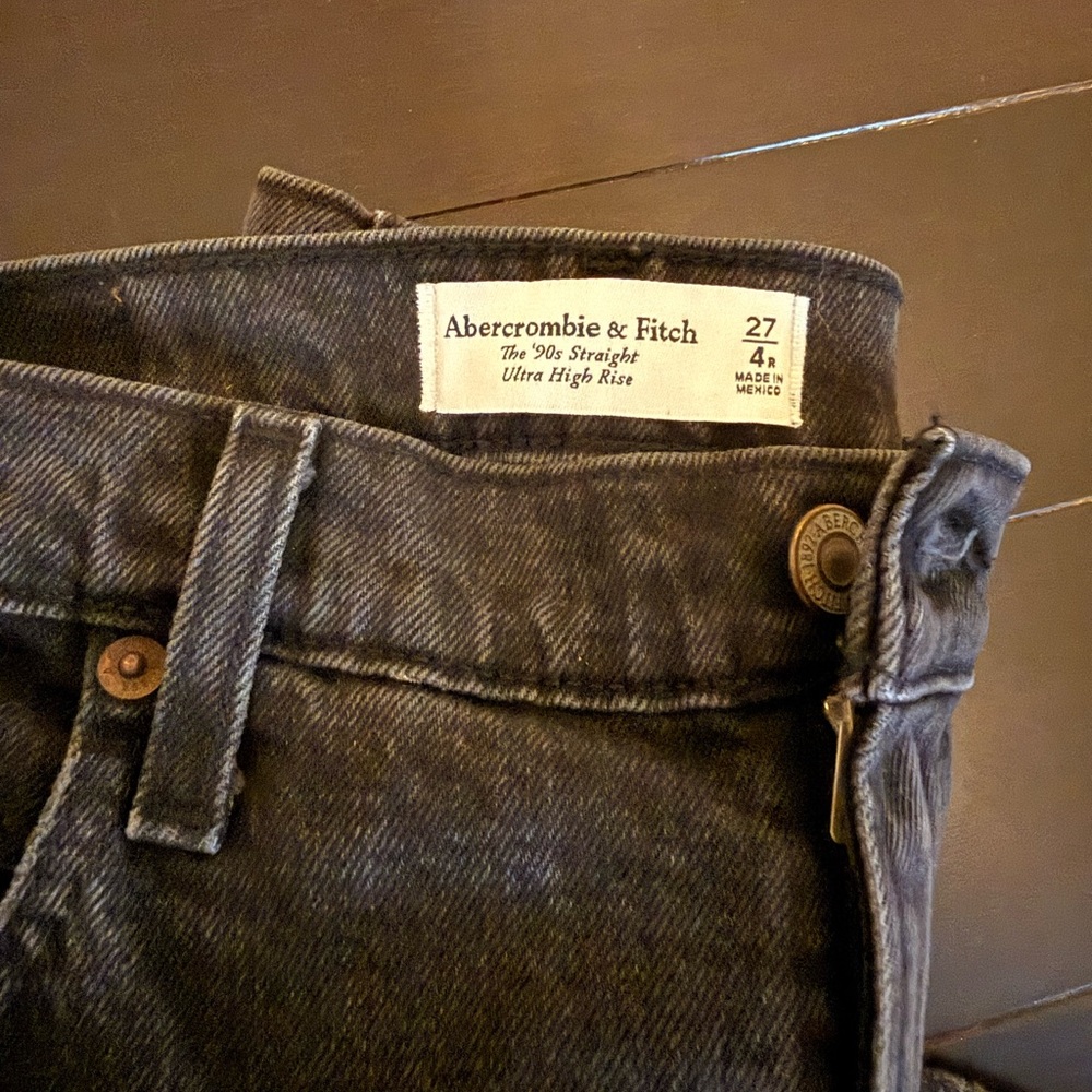 Abercrombie 90s Straight Ultra High Rise Jeans
